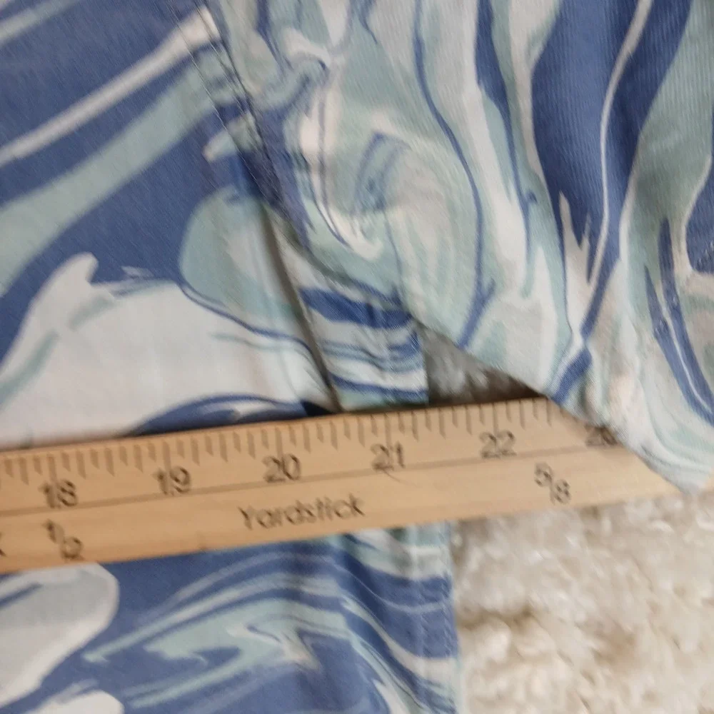 Levi's Men's Relaxed Fit Short Sleeve Button Up Shirt Blue Marble Print‎ Size M